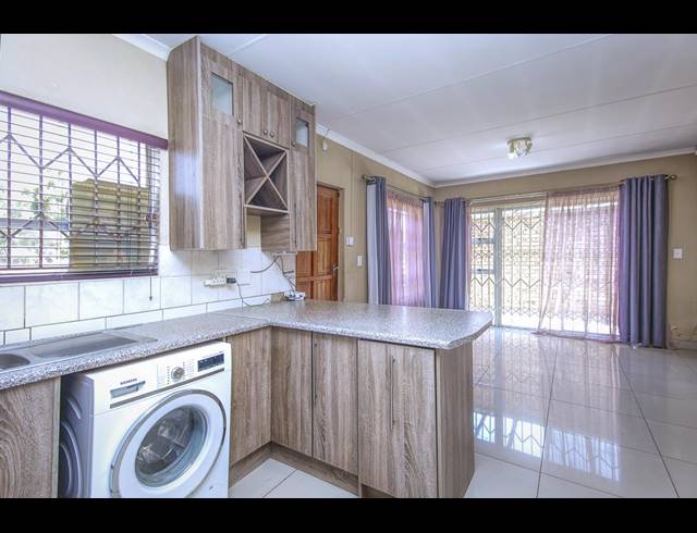 3 BEDROOM TOWNHOUSE TO LET IN HONEYPARK